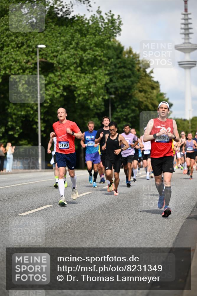 29.06.2025 - hella hamburg halbmarathon Dr. Thomas Lammeyer http://msf.ph/oto/8231349 29.06.2025 09:50:21 Kennedybrücke 1053, 1396, 1407, 1411, 1577, 1910, 1959, 2836, 3935, 5152, 5193, 5660, 6305, 6473, 7080, 7466, 7622, 7831, 7867, 8312, 8323, 9376, 9508, 10477, 11370 meine-sportfotos.de