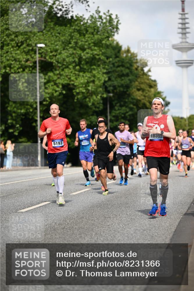 29.06.2025 - hella hamburg halbmarathon Dr. Thomas Lammeyer http://msf.ph/oto/8231366 29.06.2025 09:50:21 Kennedybrücke 1053, 1396, 1407, 1411, 1577, 1910, 1959, 2836, 3935, 5152, 5193, 5660, 6305, 6473, 7080, 7466, 7622, 7831, 7867, 8312, 8323, 9376, 9508, 10477, 11370 meine-sportfotos.de