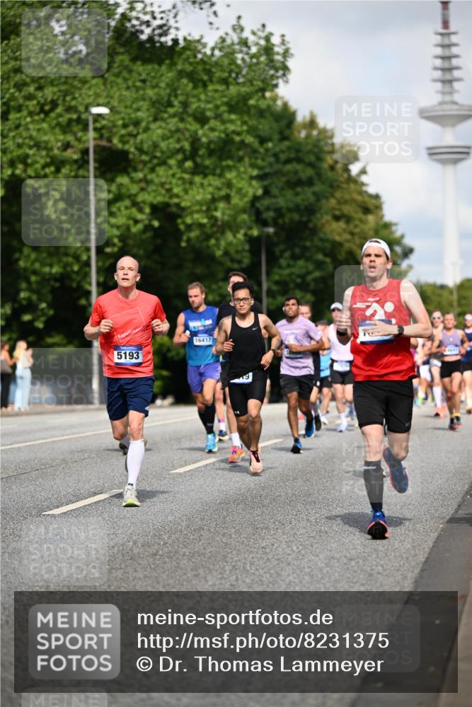 29.06.2025 - hella hamburg halbmarathon Dr. Thomas Lammeyer http://msf.ph/oto/8231375 29.06.2025 09:50:21 Kennedybrücke 1053, 1396, 1407, 1411, 1577, 1910, 1959, 2836, 3935, 5152, 5193, 5660, 6305, 6473, 7080, 7466, 7622, 7831, 7867, 8312, 8323, 9376, 9508, 10477, 11370 meine-sportfotos.de