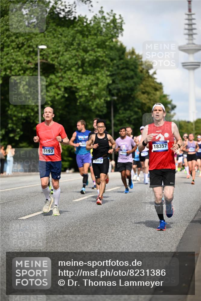 29.06.2025 - hella hamburg halbmarathon Dr. Thomas Lammeyer http://msf.ph/oto/8231386 29.06.2025 09:50:21 Kennedybrücke 1053, 1396, 1407, 1411, 1577, 1910, 1959, 2836, 3935, 5152, 5193, 5660, 6305, 6473, 7080, 7466, 7622, 7831, 7867, 8312, 8323, 9376, 9508, 10477, 11370 meine-sportfotos.de