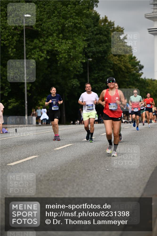 29.06.2025 - hella hamburg halbmarathon Dr. Thomas Lammeyer http://msf.ph/oto/8231398 29.06.2025 10:13:25 Kennedybrücke 1823, 4592, 7081, 7187, 9297, 9306, 10819, 11067 meine-sportfotos.de