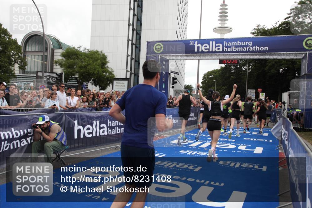 29.06.2025 - hella hamburg halbmarathon Michael Strokosch http://msf.ph/oto/8231408 29.06.2025 10:52:19 Ziel 2397, 4419, 4837, 5032, 5087, 5482, 6164, 6897, 7896, 9074, 9082, 12135, 13726, 14248, 14300, 15275, 15446, 16003, 16320, 16591, 17130, 18475 meine-sportfotos.de