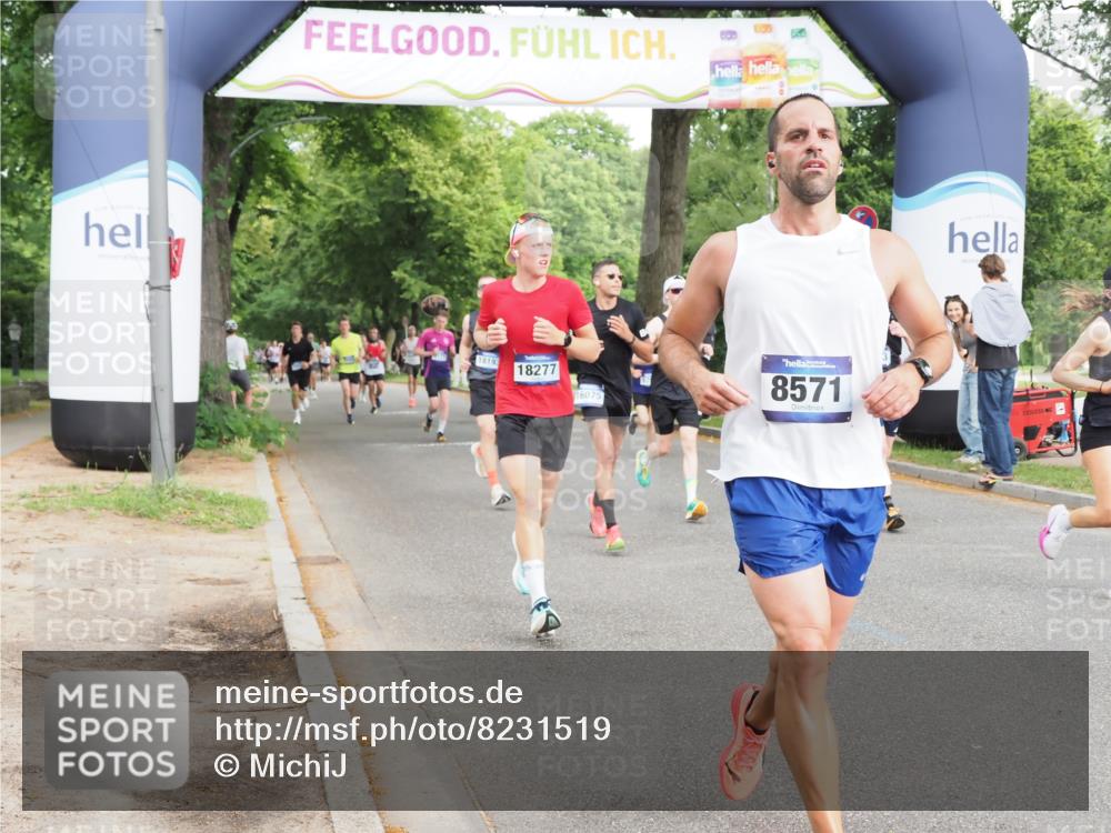 29.06.2025 - hella hamburg halbmarathon MichiJ http://msf.ph/oto/8231519 29.06.2025 10:26:36 Zwischen KM18-KM19 3480, 6458, 7743, 8571, 9017, 10793, 12739, 13595, 13900, 16992, 18193, 18277 meine-sportfotos.de
