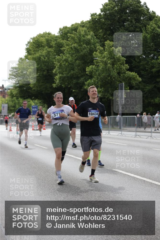 29.06.2025 - hella hamburg halbmarathon Jannik Wohlers http://msf.ph/oto/8231540 29.06.2025 10:28:08 Lombardsbrücke 5718, 5903, 5939, 6102, 6418, 7667, 7980, 8327, 8560, 9642, 9716, 9855, 10434, 13400, 16125, 18293, 18604, 19180 meine-sportfotos.de
