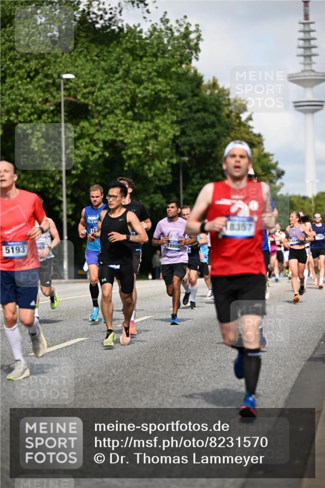 29.06.2025 - hella hamburg halbmarathon Dr. Thomas Lammeyer http://msf.ph/oto/8231570 29.06.2025 09:50:22 Kennedybrücke 1053, 1396, 1407, 1411, 1577, 1910, 1959, 2836, 2851, 3790, 3935, 5152, 5193, 5660, 6032, 6305, 6473, 7080, 7466, 7622, 7831, 7867, 8323, 9376, 9508, 10477, 11370 meine-sportfotos.de