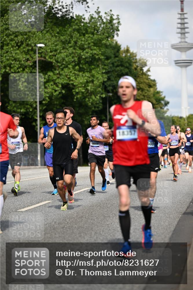 29.06.2025 - hella hamburg halbmarathon Dr. Thomas Lammeyer http://msf.ph/oto/8231627 29.06.2025 09:50:23 Kennedybrücke 1053, 1396, 1407, 1411, 1577, 1910, 1959, 2563, 2836, 2851, 3790, 3935, 5152, 5193, 5660, 6032, 6305, 6473, 7080, 7466, 7622, 7831, 7867, 8323, 9376, 9508, 10477, 11370 meine-sportfotos.de