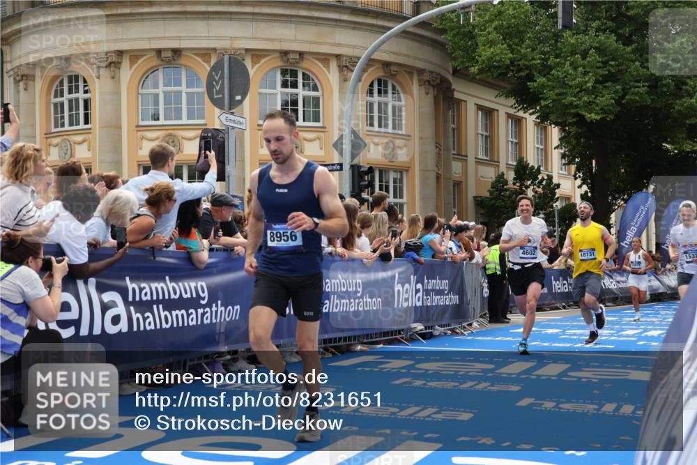 29.06.2025 - hella hamburg halbmarathon Strokosch-Dieckow http://msf.ph/oto/8231651 29.06.2025 10:33:28 Ziel 1053, 4602, 8312, 8956, 15326, 16931, 17056, 17489, 18731, 18854 meine-sportfotos.de