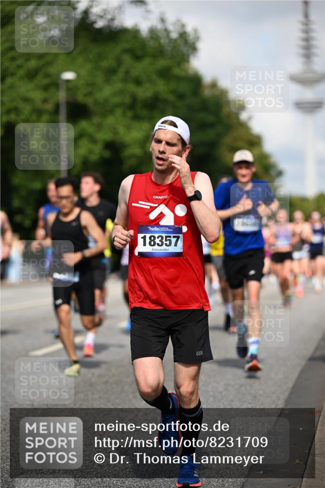 29.06.2025 - hella hamburg halbmarathon Dr. Thomas Lammeyer http://msf.ph/oto/8231709 29.06.2025 09:50:23 Kennedybrücke 1053, 1396, 1407, 1411, 1577, 1910, 1959, 2563, 2836, 2851, 3790, 3935, 5152, 5193, 5660, 6032, 6305, 6473, 7080, 7466, 7622, 7831, 7867, 8323, 9376, 9508, 10477, 11370 meine-sportfotos.de