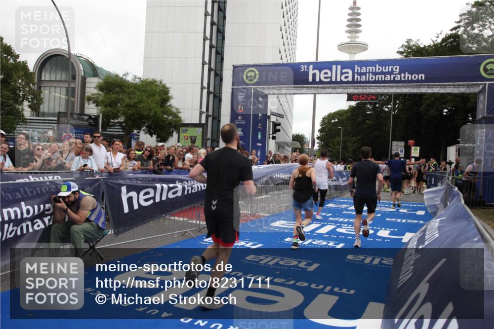 29.06.2025 - hella hamburg halbmarathon Michael Strokosch http://msf.ph/oto/8231711 29.06.2025 10:52:23 Ziel 4140, 4419, 4587, 4837, 5087, 5482, 6164, 7896, 9074, 13211, 13707, 15446, 17773 meine-sportfotos.de