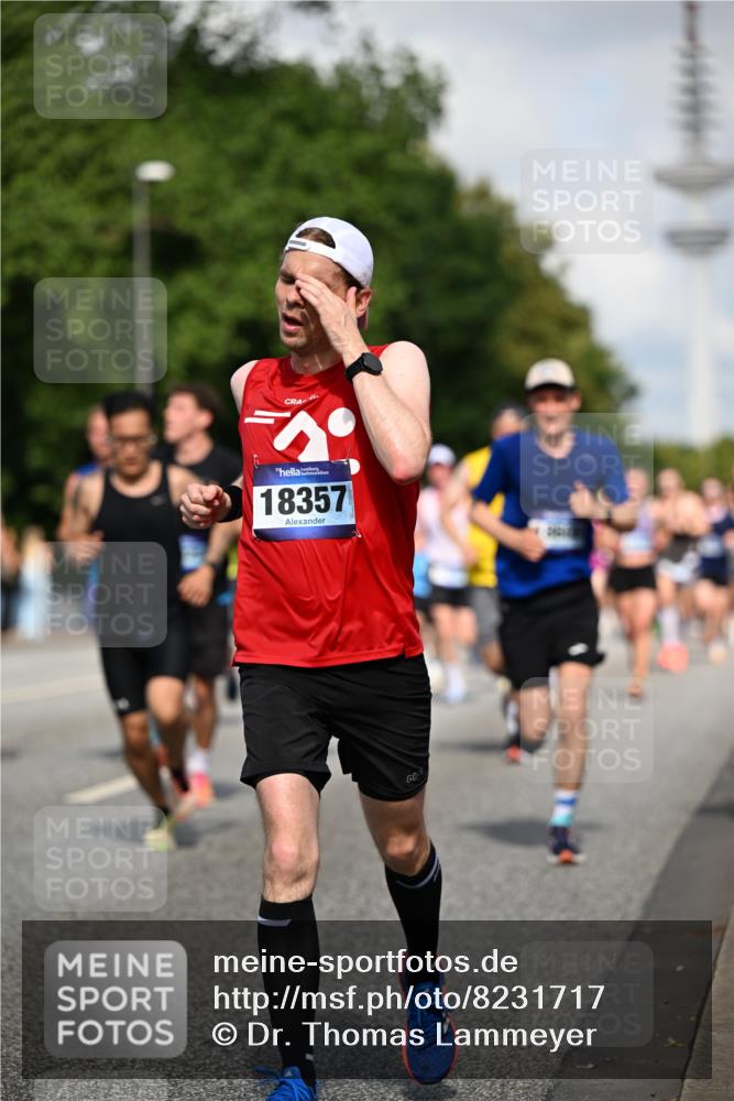 29.06.2025 - hella hamburg halbmarathon Dr. Thomas Lammeyer http://msf.ph/oto/8231717 29.06.2025 09:50:23 Kennedybrücke 1053, 1396, 1407, 1411, 1577, 1910, 1959, 2563, 2836, 2851, 3790, 3935, 5152, 5193, 5660, 6032, 6305, 6473, 7080, 7466, 7622, 7831, 7867, 8323, 9376, 9508, 10477, 11370 meine-sportfotos.de