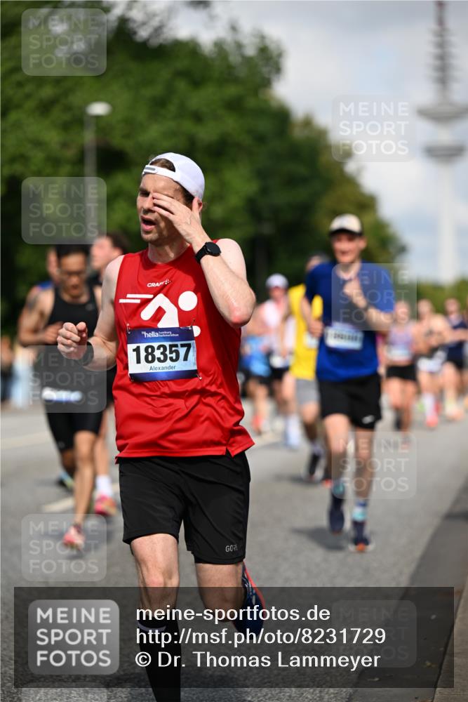 29.06.2025 - hella hamburg halbmarathon Dr. Thomas Lammeyer http://msf.ph/oto/8231729 29.06.2025 09:50:23 Kennedybrücke 1053, 1396, 1407, 1411, 1577, 1910, 1959, 2563, 2836, 2851, 3790, 3935, 5152, 5193, 5660, 6032, 6305, 6473, 7080, 7466, 7622, 7831, 7867, 8323, 9376, 9508, 10477, 11370 meine-sportfotos.de