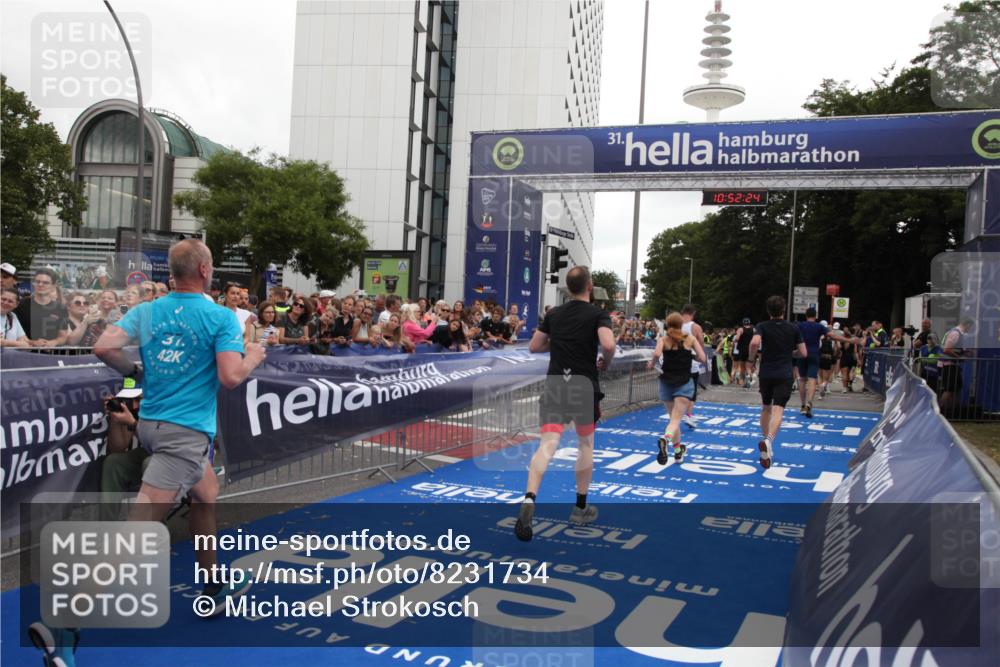 29.06.2025 - hella hamburg halbmarathon Michael Strokosch http://msf.ph/oto/8231734 29.06.2025 10:52:23 Ziel 4140, 4419, 4587, 4837, 5087, 5482, 6164, 7896, 9074, 13211, 13707, 15446, 17773 meine-sportfotos.de