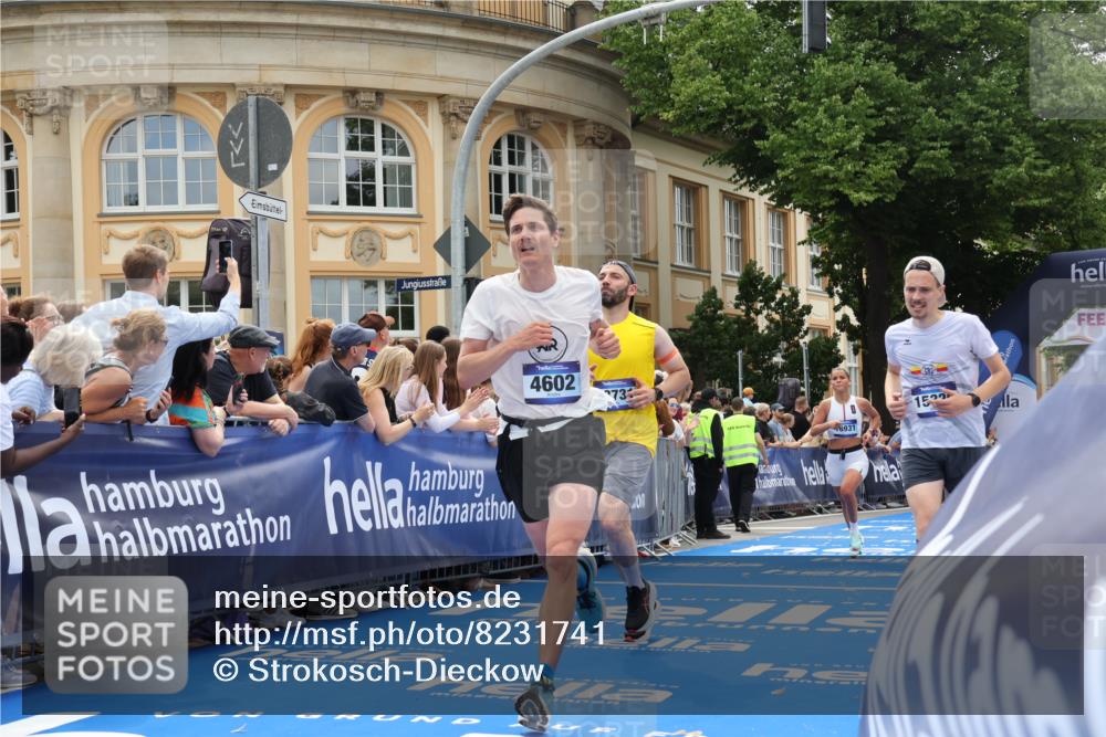 29.06.2025 - hella hamburg halbmarathon Strokosch-Dieckow http://msf.ph/oto/8231741 29.06.2025 10:33:30 Ziel 1053, 2836, 4602, 8312, 8956, 14975, 15326, 16931, 17056, 17191, 17489, 18731, 18854 meine-sportfotos.de