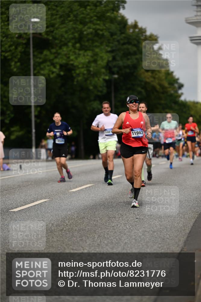 29.06.2025 - hella hamburg halbmarathon Dr. Thomas Lammeyer http://msf.ph/oto/8231776 29.06.2025 10:13:26 Kennedybrücke 4592, 7081, 7187, 9297, 9306, 9781, 10819, 11067 meine-sportfotos.de