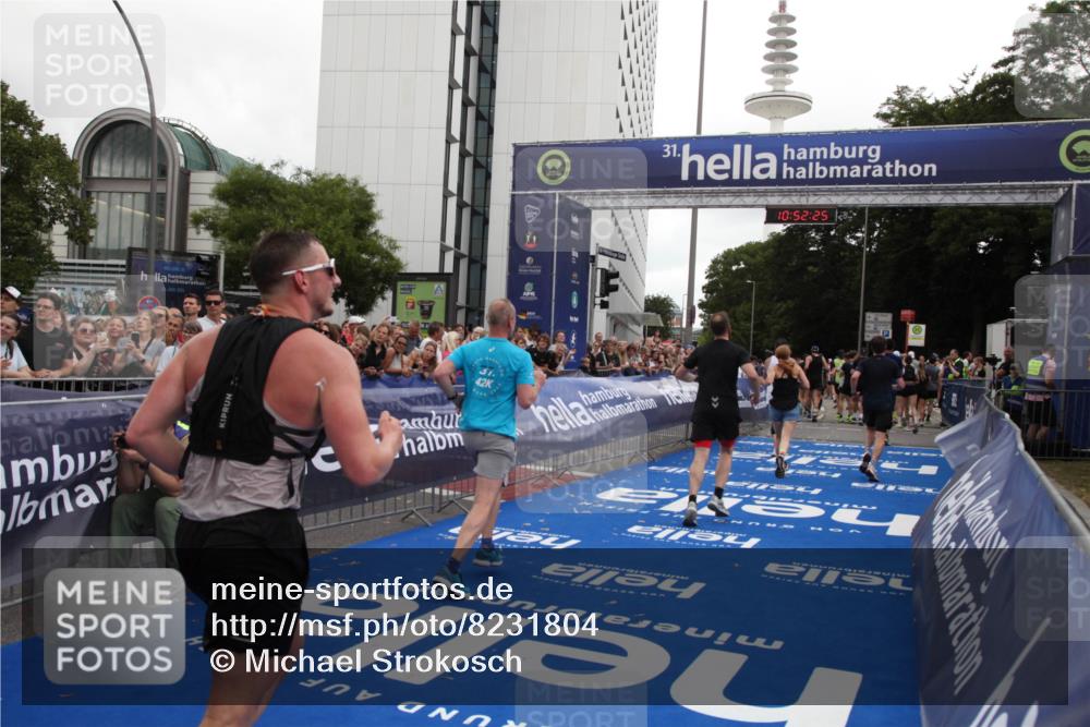 29.06.2025 - hella hamburg halbmarathon Michael Strokosch http://msf.ph/oto/8231804 29.06.2025 10:52:24 Ziel 4140, 4419, 4587, 6164, 7896, 9074, 13211, 13707, 15144, 15446, 17773, 17997 meine-sportfotos.de