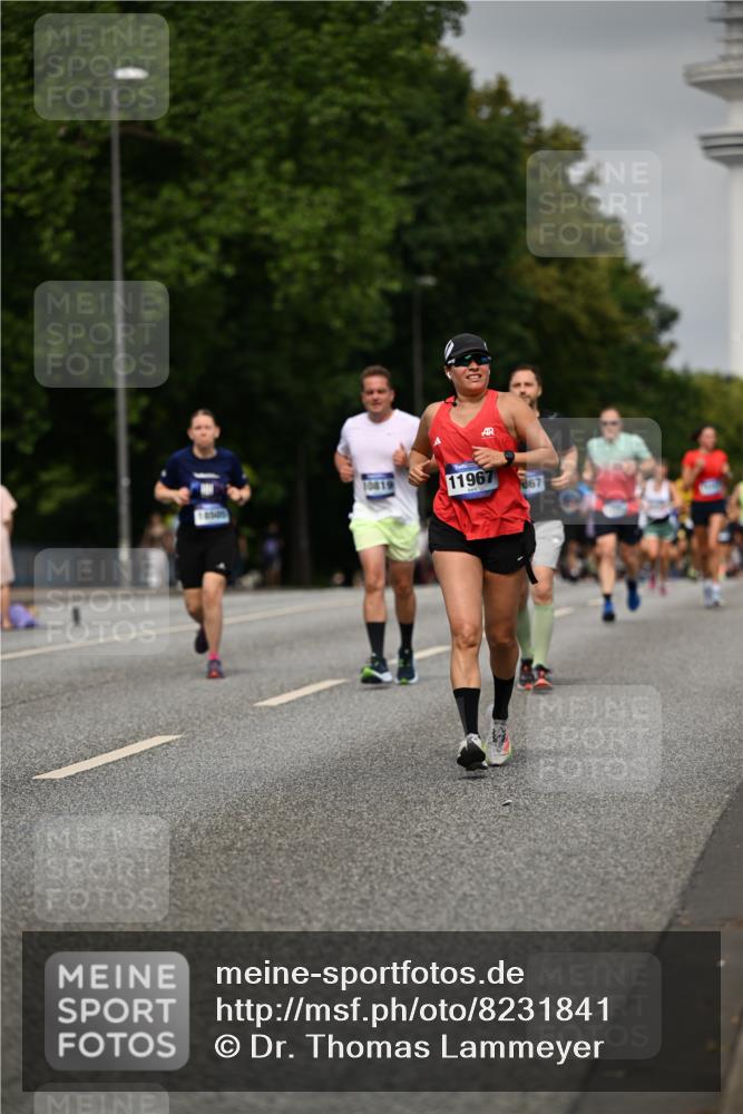 29.06.2025 - hella hamburg halbmarathon Dr. Thomas Lammeyer http://msf.ph/oto/8231841 29.06.2025 10:13:26 Kennedybrücke 4592, 7081, 7187, 9297, 9306, 9781, 10819, 11067 meine-sportfotos.de