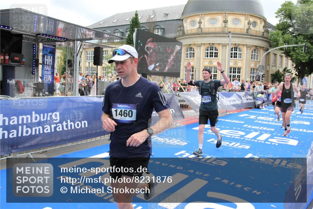 29.06.2025 - hella hamburg halbmarathon Michael Strokosch http://msf.ph/oto/8231876 29.06.2025 10:47:12 Ziel 1460, 2623, 4093, 5472, 6373, 6700, 6716, 7480, 7908, 12579, 13007, 15684, 17718, 17915 meine-sportfotos.de