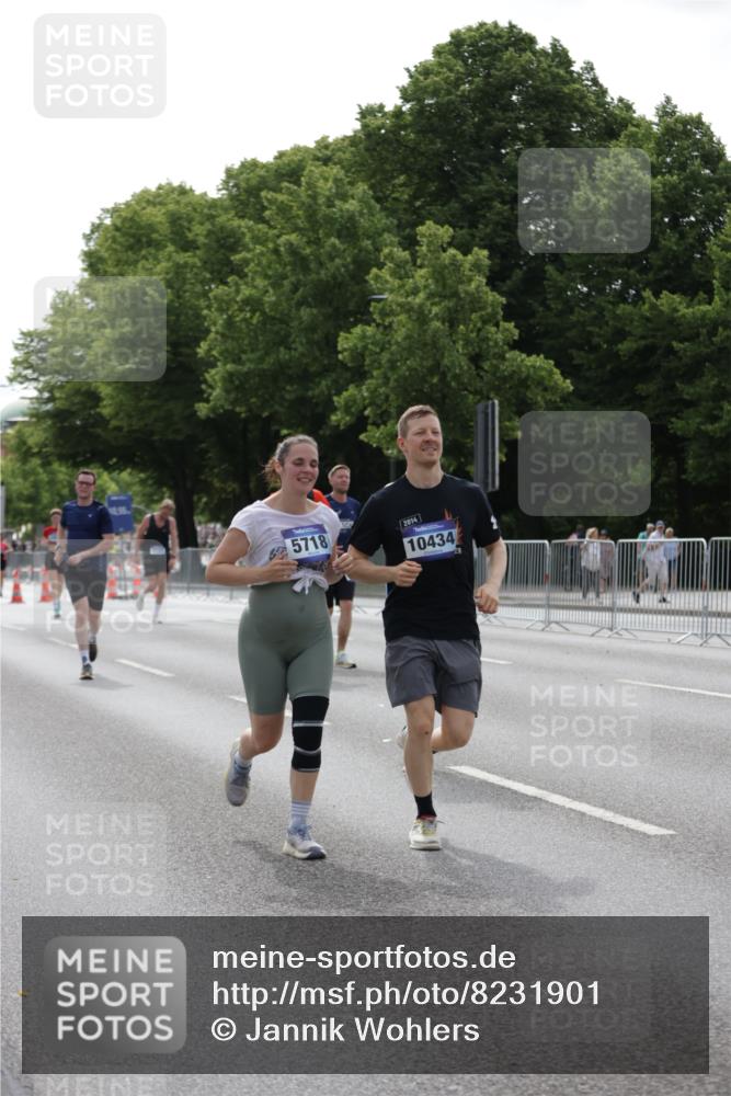 29.06.2025 - hella hamburg halbmarathon Jannik Wohlers http://msf.ph/oto/8231901 29.06.2025 10:28:08 Lombardsbrücke 5718, 5903, 5939, 6102, 6418, 7667, 7980, 8327, 8560, 9642, 9716, 9855, 10434, 13400, 16125, 18293, 18604, 19180 meine-sportfotos.de