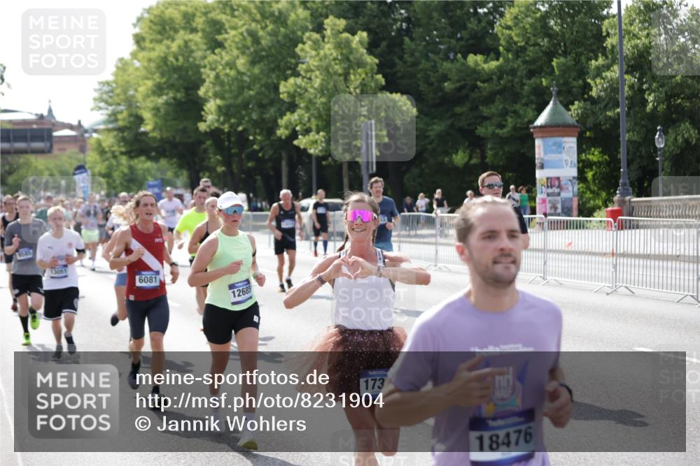 29.06.2025 - hella hamburg halbmarathon Jannik Wohlers http://msf.ph/oto/8231904 29.06.2025 09:52:42 Lombardsbrücke 1012, 1391, 1735, 2048, 2213, 2234, 2590, 2788, 2970, 3021, 3098, 3304, 3907, 3917, 3928, 4981, 4997, 5132, 5623, 5682, 6081, 6152, 6712, 6716, 7005, 7093, 7147, 7450, 8063, 8145, 8467, 8664, 8694, 8704, 8722, 8819, 9232, 9374, 9538, 9540, 9544, 9585, 10208, 10211, 10216, 10313, 11094, 11153, 11291, 11469, 11778, 12154, 12534, 12685, 12783, 12966, 13015, 13051, 13709, 13782, 14351, 14690, 14794, 15126, 15651 meine-sportfotos.de