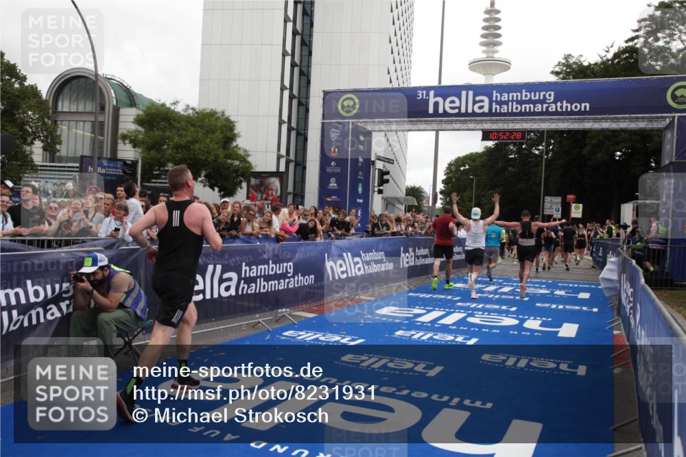 29.06.2025 - hella hamburg halbmarathon Michael Strokosch http://msf.ph/oto/8231931 29.06.2025 10:52:27 Ziel 4140, 4587, 6164, 7896, 8371, 8661, 9876, 13015, 13211, 13707, 15144, 15446, 17773, 17997 meine-sportfotos.de