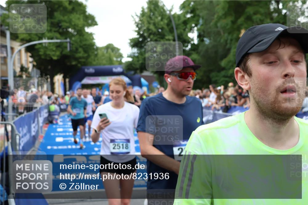 29.06.2025 - hella hamburg halbmarathon Zöllner http://msf.ph/oto/8231936 29.06.2025 10:53:53 Ziel 1422, 1706, 1870, 5607, 6260, 6877, 7177, 7395, 8285, 8335, 9922, 10529, 10891, 12413, 14026, 15502, 16538, 17740, 18249, 18418, 18487, 18759, 18831, 18915, 19177 meine-sportfotos.de