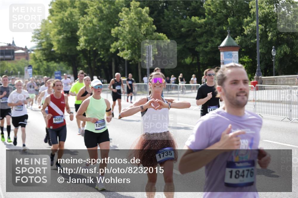 29.06.2025 - hella hamburg halbmarathon Jannik Wohlers http://msf.ph/oto/8232015 29.06.2025 09:52:42 Lombardsbrücke 1012, 1391, 1735, 2048, 2213, 2234, 2590, 2788, 2970, 3021, 3098, 3304, 3907, 3917, 3928, 4981, 4997, 5132, 5623, 5682, 6081, 6152, 6712, 6716, 7005, 7093, 7147, 7450, 8063, 8145, 8467, 8664, 8694, 8704, 8722, 8819, 9232, 9374, 9538, 9540, 9544, 9585, 10208, 10211, 10216, 10313, 11094, 11153, 11291, 11469, 11778, 12154, 12534, 12685, 12783, 12966, 13015, 13051, 13709, 13782, 14351, 14690, 14794, 15126, 15651 meine-sportfotos.de