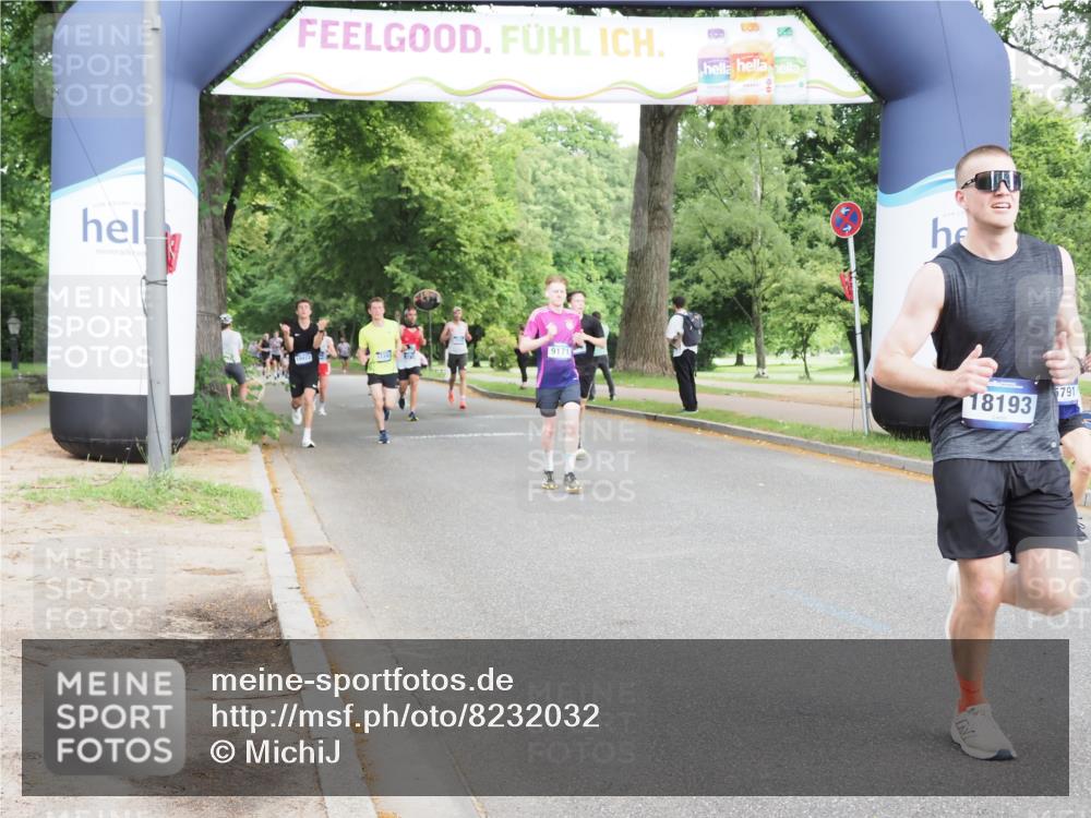 29.06.2025 - hella hamburg halbmarathon MichiJ http://msf.ph/oto/8232032 29.06.2025 10:26:39 Zwischen KM18-KM19 3480, 5791, 6458, 7743, 8571, 9017, 9643, 10793, 12739, 13595, 16075, 16992, 18193, 18277 meine-sportfotos.de