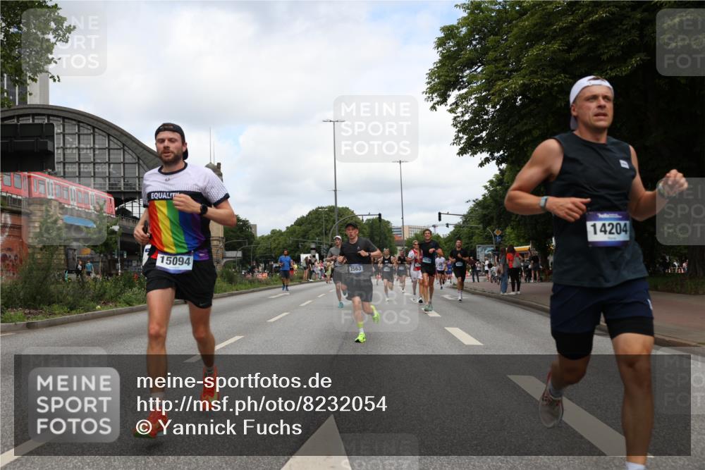 29.06.2025 - hella hamburg halbmarathon Yannick Fuchs http://msf.ph/oto/8232054 29.06.2025 10:34:10 20KM 1343, 2044, 2525, 2546, 2563, 2972, 3547, 4398, 4565, 4759, 5752, 7981, 8319, 8346, 8925, 9116, 9265, 9540, 11284, 11305, 11806, 12046, 12091, 12335, 12372, 13190, 13479, 13514, 14204, 14272, 14359, 15013, 15094, 15336, 15435, 15744, 17005, 17215, 17360, 17425, 17668, 17792, 17916, 18149, 18154, 18285, 18803 meine-sportfotos.de