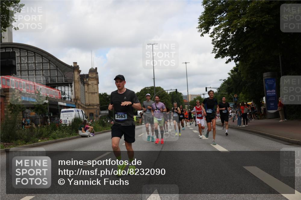 29.06.2025 - hella hamburg halbmarathon Yannick Fuchs http://msf.ph/oto/8232090 29.06.2025 10:34:11 20KM 1343, 2044, 2525, 2546, 2563, 2972, 3547, 4398, 4565, 4759, 5752, 7981, 8319, 8346, 8925, 9116, 9265, 9540, 11284, 11305, 11714, 11806, 12046, 12091, 12335, 12372, 13190, 13479, 13514, 14204, 14272, 14359, 15094, 15336, 15435, 15744, 17005, 17215, 17360, 17425, 17668, 17792, 17916, 18013, 18149, 18154, 18285, 18803 meine-sportfotos.de