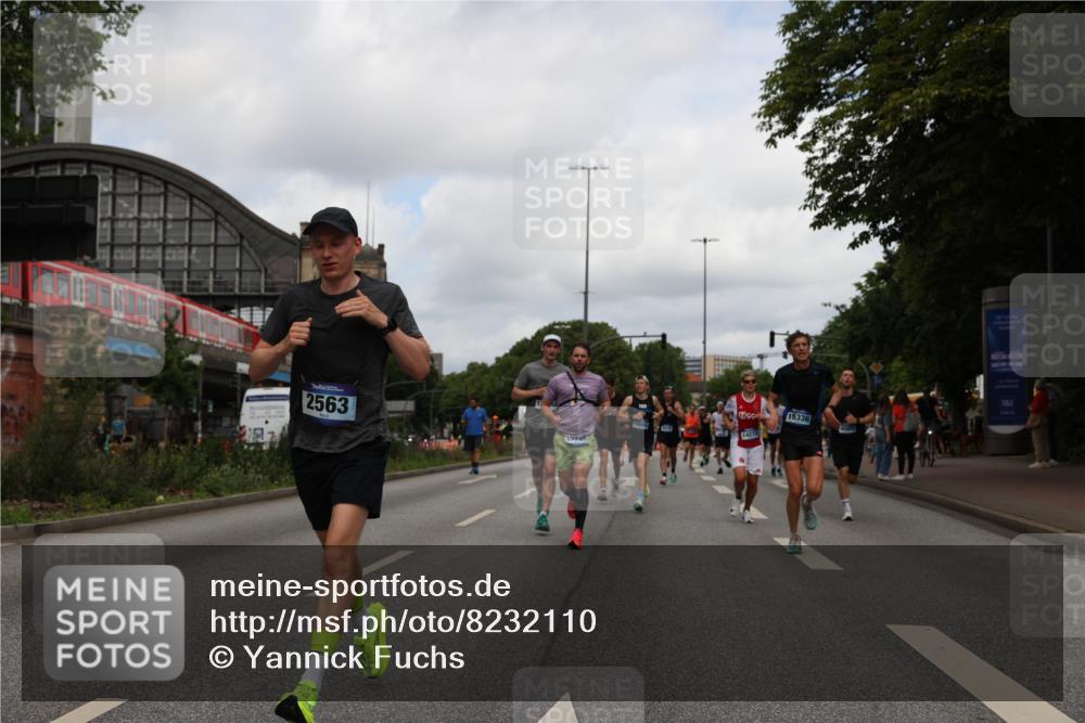 29.06.2025 - hella hamburg halbmarathon Yannick Fuchs http://msf.ph/oto/8232110 29.06.2025 10:34:11 20KM 1343, 2044, 2525, 2546, 2563, 2972, 3547, 4398, 4565, 4759, 5752, 7981, 8319, 8346, 8925, 9116, 9265, 9540, 11284, 11305, 11714, 11806, 12046, 12091, 12335, 12372, 13190, 13479, 13514, 14204, 14272, 14359, 15094, 15336, 15435, 15744, 17005, 17215, 17360, 17425, 17668, 17792, 17916, 18013, 18149, 18154, 18285, 18803 meine-sportfotos.de