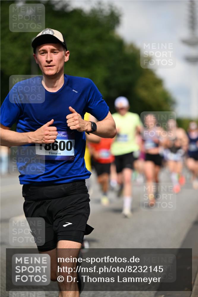 29.06.2025 - hella hamburg halbmarathon Dr. Thomas Lammeyer http://msf.ph/oto/8232145 29.06.2025 09:50:26 Kennedybrücke 1002, 1053, 1396, 1407, 1411, 1910, 1959, 2228, 2563, 2836, 2851, 3790, 3935, 4740, 5193, 6032, 6305, 6473, 7080, 7466, 7622, 7831, 7867, 7972, 9376, 9508, 10477, 10771, 11055, 11370 meine-sportfotos.de