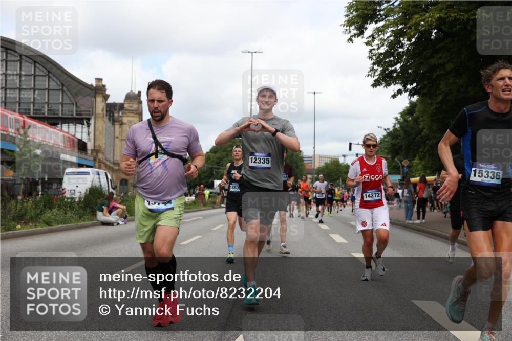 29.06.2025 - hella hamburg halbmarathon Yannick Fuchs http://msf.ph/oto/8232204 29.06.2025 10:34:13 20KM 1343, 1358, 2044, 2525, 2546, 2563, 2972, 3547, 4398, 4565, 4759, 5752, 7981, 8319, 8346, 8925, 9116, 9265, 9540, 11284, 11305, 11714, 11806, 12046, 12091, 12335, 12372, 13190, 13479, 13514, 14204, 14272, 14359, 15094, 15336, 15435, 15744, 17005, 17215, 17360, 17425, 17668, 17792, 17916, 18013, 18154, 18285, 18803 meine-sportfotos.de