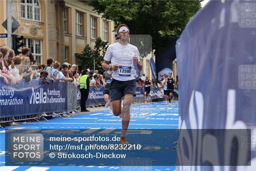 29.06.2025 - hella hamburg halbmarathon Strokosch-Dieckow http://msf.ph/oto/8232210 29.06.2025 10:33:42 Ziel 1053, 1396, 1743, 2228, 2243, 2746, 2836, 4246, 5193, 12595, 13771, 14310, 14466, 14975, 16243, 16755, 17191 meine-sportfotos.de