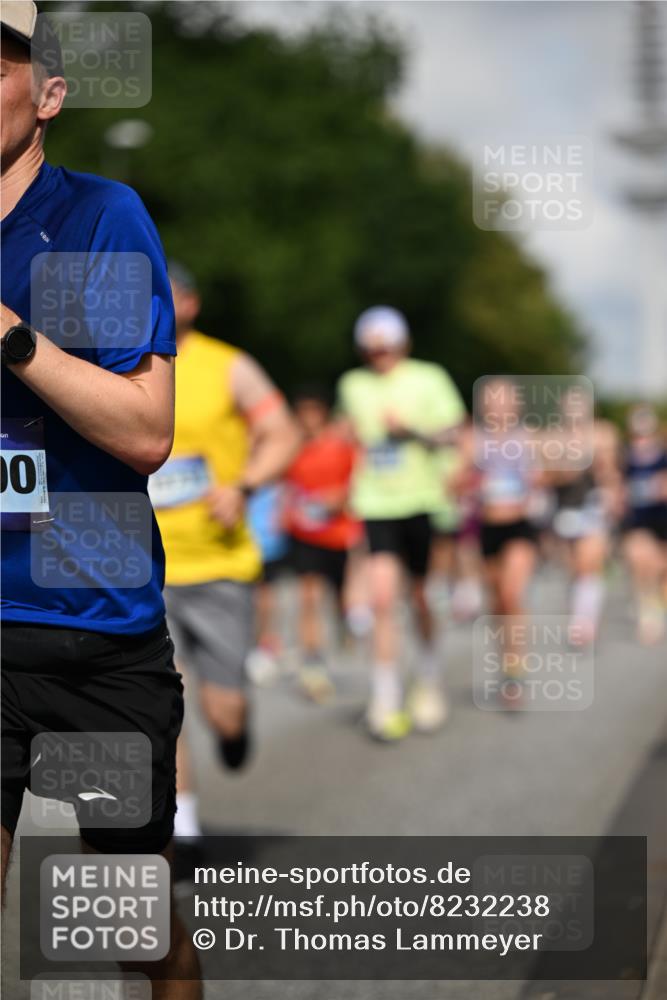 29.06.2025 - hella hamburg halbmarathon Dr. Thomas Lammeyer http://msf.ph/oto/8232238 29.06.2025 09:50:26 Kennedybrücke 1002, 1053, 1396, 1407, 1411, 1910, 1959, 2228, 2563, 2836, 2851, 3790, 3935, 4740, 5193, 6032, 6305, 6473, 7080, 7466, 7622, 7831, 7867, 7972, 9376, 9508, 10477, 10771, 11055, 11370 meine-sportfotos.de