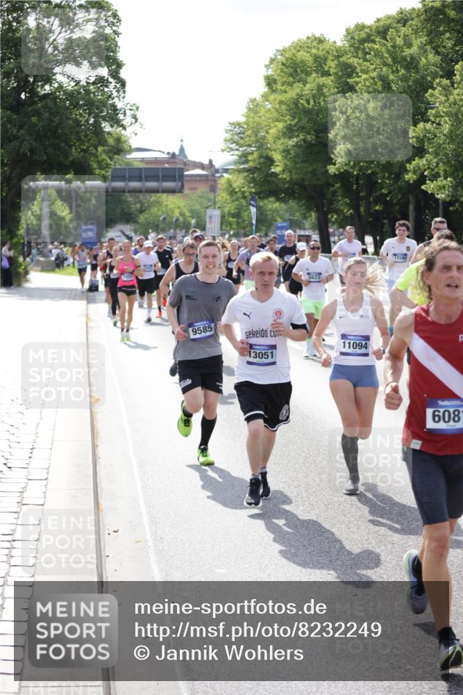 29.06.2025 - hella hamburg halbmarathon Jannik Wohlers http://msf.ph/oto/8232249 29.06.2025 09:52:44 Lombardsbrücke 1012, 1391, 1735, 2048, 2213, 2234, 2590, 2788, 2970, 3021, 3304, 3907, 3917, 3928, 4553, 4981, 4997, 5132, 5623, 6081, 6152, 6203, 6712, 6716, 7005, 7093, 7147, 7204, 7450, 7765, 8063, 8145, 8664, 8694, 8704, 8722, 8819, 9232, 9305, 9374, 9534, 9538, 9540, 9544, 9585, 10208, 10211, 10216, 10246, 10313, 11094, 11153, 11291, 11469, 11648, 12035, 12154, 12534, 12643, 12685, 12783, 12966, 13015, 13051, 13709, 13782, 14351, 14690, 14794, 15126, 15651, 15803, 15900 meine-sportfotos.de