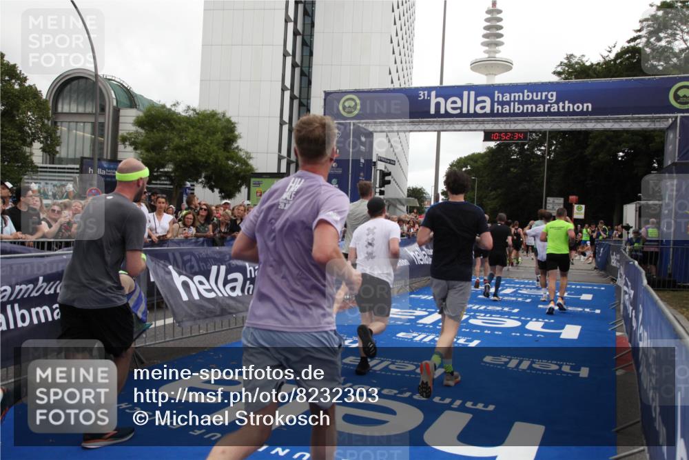 29.06.2025 - hella hamburg halbmarathon Michael Strokosch http://msf.ph/oto/8232303 29.06.2025 10:52:33 Ziel 3715, 7178, 7232, 8371, 8661, 9145, 9876, 11791, 13015, 13301, 14561, 15144, 15980, 17997 meine-sportfotos.de
