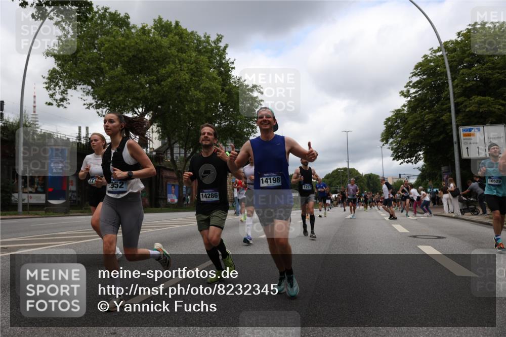 29.06.2025 - hella hamburg halbmarathon Yannick Fuchs http://msf.ph/oto/8232345 29.06.2025 10:46:51 20KM 1098, 1257, 1482, 1657, 1683, 2111, 2208, 2444, 2814, 3258, 3399, 3952, 3999, 4121, 4419, 4587, 4726, 5169, 5194, 5607, 5907, 6897, 7178, 7232, 7383, 7475, 8316, 8587, 8651, 8955, 9065, 9163, 10529, 10811, 11217, 11588, 11589, 11604, 11689, 12155, 12482, 12519, 13211, 13301, 14198, 14286, 14805, 15681, 15980, 16320, 16467, 16929, 17130, 17198, 17710, 17773, 18249, 18331, 19208 meine-sportfotos.de