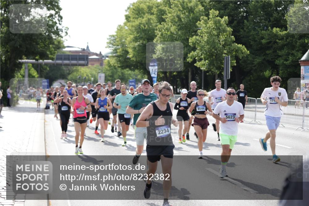 29.06.2025 - hella hamburg halbmarathon Jannik Wohlers http://msf.ph/oto/8232382 29.06.2025 09:52:46 Lombardsbrücke 1012, 1391, 1735, 1759, 2048, 2213, 2234, 2590, 2970, 3021, 3304, 3907, 3928, 4553, 4997, 5132, 5623, 5624, 6081, 6152, 6203, 6712, 7005, 7093, 7147, 7204, 7450, 7765, 8063, 8145, 8664, 8694, 8704, 8722, 8819, 9232, 9305, 9534, 9538, 9540, 9544, 9585, 9794, 10208, 10211, 10216, 10246, 10313, 11094, 11153, 11291, 11469, 11648, 12035, 12154, 12534, 12643, 12685, 12783, 12966, 13015, 13051, 13303, 13709, 13782, 14351, 14690, 14794, 15651, 15803, 15900 meine-sportfotos.de