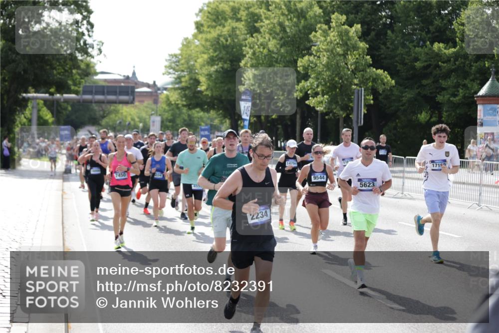 29.06.2025 - hella hamburg halbmarathon Jannik Wohlers http://msf.ph/oto/8232391 29.06.2025 09:52:47 Lombardsbrücke 1012, 1391, 1558, 1735, 1759, 2048, 2213, 2234, 2590, 2970, 3304, 3907, 3928, 4091, 4553, 4997, 5022, 5132, 5623, 5624, 6081, 6152, 6203, 6712, 7093, 7147, 7204, 7450, 7765, 8063, 8145, 8664, 8694, 8704, 8722, 8819, 9232, 9305, 9534, 9538, 9540, 9544, 9585, 9794, 10208, 10211, 10216, 10246, 10313, 11094, 11153, 11291, 11469, 11648, 12035, 12154, 12643, 12685, 12783, 12966, 13015, 13051, 13303, 13690, 13709, 13782, 14351, 14690, 14794, 15651, 15803, 15900, 16617 meine-sportfotos.de