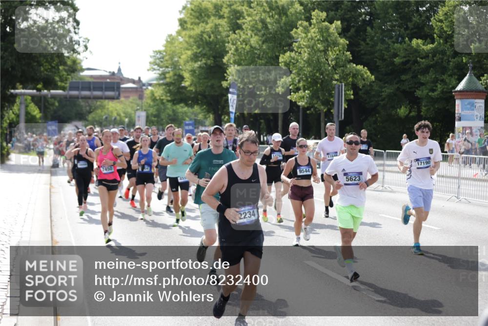 29.06.2025 - hella hamburg halbmarathon Jannik Wohlers http://msf.ph/oto/8232400 29.06.2025 09:52:47 Lombardsbrücke 1012, 1391, 1558, 1735, 1759, 2048, 2213, 2234, 2590, 2970, 3304, 3907, 3928, 4091, 4553, 4997, 5022, 5132, 5623, 5624, 6081, 6152, 6203, 6712, 7093, 7147, 7204, 7450, 7765, 8063, 8145, 8664, 8694, 8704, 8722, 8819, 9232, 9305, 9534, 9538, 9540, 9544, 9585, 9794, 10208, 10211, 10216, 10246, 10313, 11094, 11153, 11291, 11469, 11648, 12035, 12154, 12643, 12685, 12783, 12966, 13015, 13051, 13303, 13690, 13709, 13782, 14351, 14690, 14794, 15651, 15803, 15900, 16617 meine-sportfotos.de