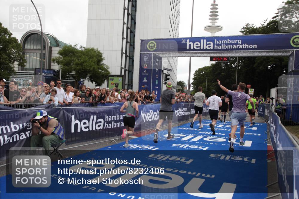29.06.2025 - hella hamburg halbmarathon Michael Strokosch http://msf.ph/oto/8232406 29.06.2025 10:52:34 Ziel 3715, 7178, 7232, 8371, 8661, 9145, 9876, 11791, 13015, 13301, 14561, 15980, 18982 meine-sportfotos.de