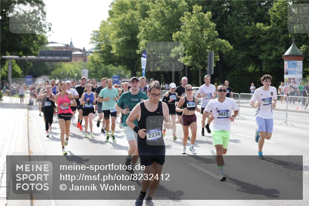 29.06.2025 - hella hamburg halbmarathon Jannik Wohlers http://msf.ph/oto/8232412 29.06.2025 09:52:47 Lombardsbrücke 1012, 1391, 1558, 1735, 1759, 2048, 2213, 2234, 2590, 2970, 3304, 3907, 3928, 4091, 4553, 4997, 5022, 5132, 5623, 5624, 6081, 6152, 6203, 6712, 7093, 7147, 7204, 7450, 7765, 8063, 8145, 8664, 8694, 8704, 8722, 8819, 9232, 9305, 9534, 9538, 9540, 9544, 9585, 9794, 10208, 10211, 10216, 10246, 10313, 11094, 11153, 11291, 11469, 11648, 12035, 12154, 12643, 12685, 12783, 12966, 13015, 13051, 13303, 13690, 13709, 13782, 14351, 14690, 14794, 15651, 15803, 15900, 16617 meine-sportfotos.de
