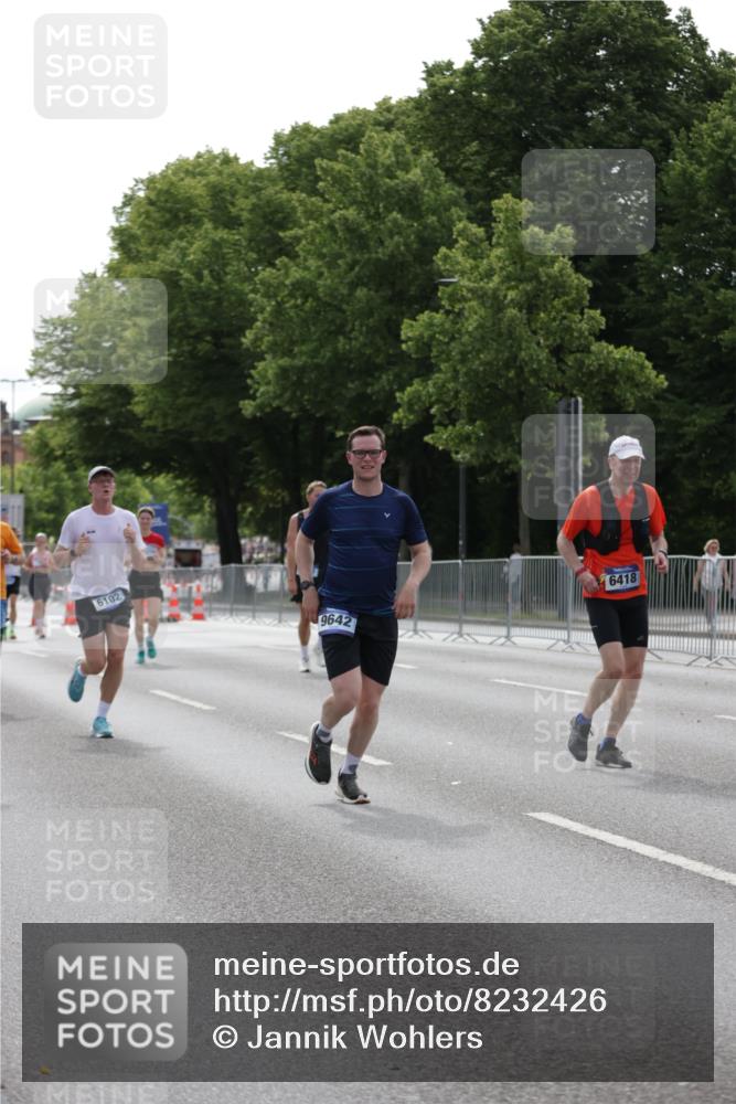 29.06.2025 - hella hamburg halbmarathon Jannik Wohlers http://msf.ph/oto/8232426 29.06.2025 10:28:11 Lombardsbrücke 4700, 5718, 5903, 5939, 6102, 6418, 7980, 8560, 9642, 9716, 9855, 10434, 13400, 15256, 16125, 16643, 18293, 18604, 19180 meine-sportfotos.de