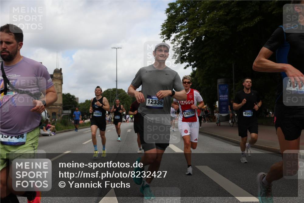 29.06.2025 - hella hamburg halbmarathon Yannick Fuchs http://msf.ph/oto/8232427 29.06.2025 10:34:14 20KM 1343, 1358, 2044, 2525, 2546, 2563, 2573, 2972, 3547, 3626, 4398, 4565, 4759, 5752, 7981, 8319, 8346, 8925, 9116, 9265, 9540, 11284, 11305, 11714, 11806, 12046, 12091, 12335, 12372, 13190, 13479, 13514, 14204, 14272, 14359, 15094, 15336, 15435, 15744, 17005, 17215, 17360, 17425, 17668, 17792, 17916, 18013, 18154, 18285, 18803 meine-sportfotos.de