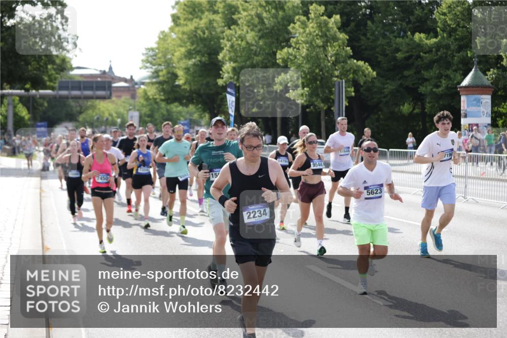 29.06.2025 - hella hamburg halbmarathon Jannik Wohlers http://msf.ph/oto/8232442 29.06.2025 09:52:47 Lombardsbrücke 1012, 1391, 1558, 1735, 1759, 2048, 2213, 2234, 2590, 2970, 3304, 3907, 3928, 4091, 4553, 4997, 5022, 5132, 5623, 5624, 6081, 6152, 6203, 6712, 7093, 7147, 7204, 7450, 7765, 8063, 8145, 8664, 8694, 8704, 8722, 8819, 9232, 9305, 9534, 9538, 9540, 9544, 9585, 9794, 10208, 10211, 10216, 10246, 10313, 11094, 11153, 11291, 11469, 11648, 12035, 12154, 12643, 12685, 12783, 12966, 13015, 13051, 13303, 13690, 13709, 13782, 14351, 14690, 14794, 15651, 15803, 15900, 16617 meine-sportfotos.de