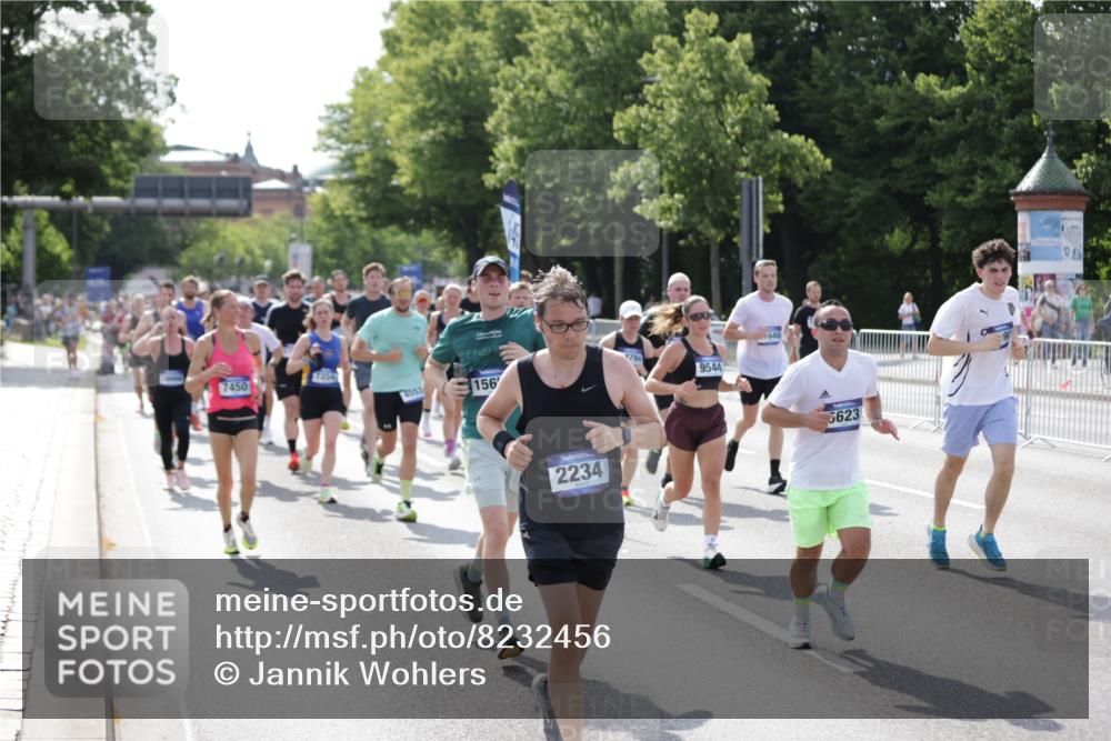 29.06.2025 - hella hamburg halbmarathon Jannik Wohlers http://msf.ph/oto/8232456 29.06.2025 09:52:47 Lombardsbrücke 1012, 1391, 1558, 1735, 1759, 2048, 2213, 2234, 2590, 2970, 3304, 3907, 3928, 4091, 4553, 4997, 5022, 5132, 5623, 5624, 6081, 6152, 6203, 6712, 7093, 7147, 7204, 7450, 7765, 8063, 8145, 8664, 8694, 8704, 8722, 8819, 9232, 9305, 9534, 9538, 9540, 9544, 9585, 9794, 10208, 10211, 10216, 10246, 10313, 11094, 11153, 11291, 11469, 11648, 12035, 12154, 12643, 12685, 12783, 12966, 13015, 13051, 13303, 13690, 13709, 13782, 14351, 14690, 14794, 15651, 15803, 15900, 16617 meine-sportfotos.de