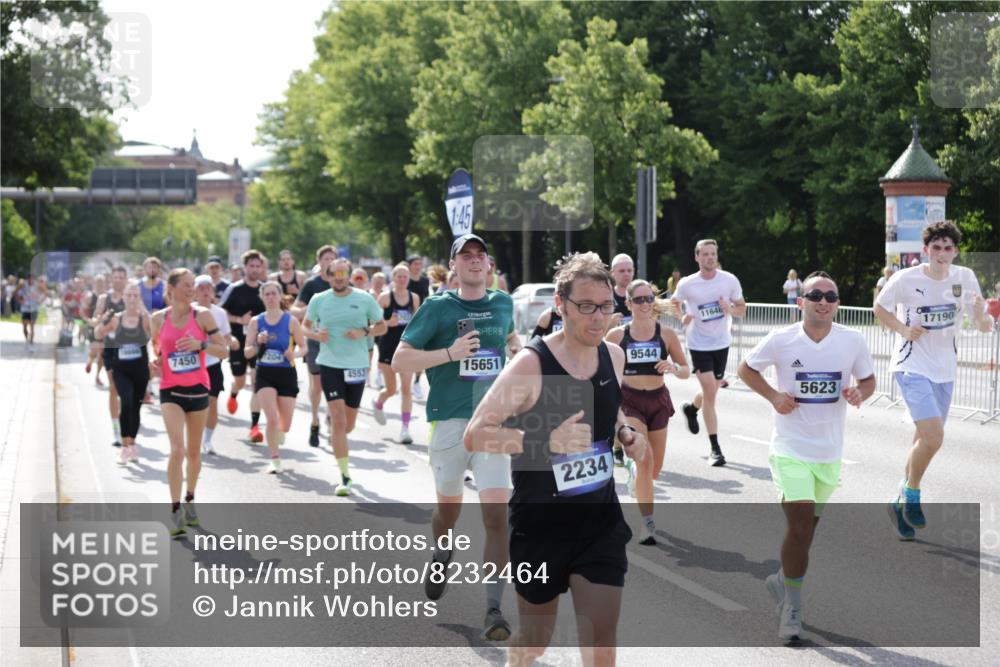 29.06.2025 - hella hamburg halbmarathon Jannik Wohlers http://msf.ph/oto/8232464 29.06.2025 09:52:47 Lombardsbrücke 1012, 1391, 1558, 1735, 1759, 2048, 2213, 2234, 2590, 2970, 3304, 3907, 3928, 4091, 4553, 4997, 5022, 5132, 5623, 5624, 6081, 6152, 6203, 6712, 7093, 7147, 7204, 7450, 7765, 8063, 8145, 8664, 8694, 8704, 8722, 8819, 9232, 9305, 9534, 9538, 9540, 9544, 9585, 9794, 10208, 10211, 10216, 10246, 10313, 11094, 11153, 11291, 11469, 11648, 12035, 12154, 12643, 12685, 12783, 12966, 13015, 13051, 13303, 13690, 13709, 13782, 14351, 14690, 14794, 15651, 15803, 15900, 16617 meine-sportfotos.de