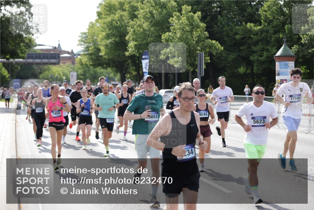 29.06.2025 - hella hamburg halbmarathon Jannik Wohlers http://msf.ph/oto/8232470 29.06.2025 09:52:47 Lombardsbrücke 1012, 1391, 1558, 1735, 1759, 2048, 2213, 2234, 2590, 2970, 3304, 3907, 3928, 4091, 4553, 4997, 5022, 5132, 5623, 5624, 6081, 6152, 6203, 6712, 7093, 7147, 7204, 7450, 7765, 8063, 8145, 8664, 8694, 8704, 8722, 8819, 9232, 9305, 9534, 9538, 9540, 9544, 9585, 9794, 10208, 10211, 10216, 10246, 10313, 11094, 11153, 11291, 11469, 11648, 12035, 12154, 12643, 12685, 12783, 12966, 13015, 13051, 13303, 13690, 13709, 13782, 14351, 14690, 14794, 15651, 15803, 15900, 16617 meine-sportfotos.de