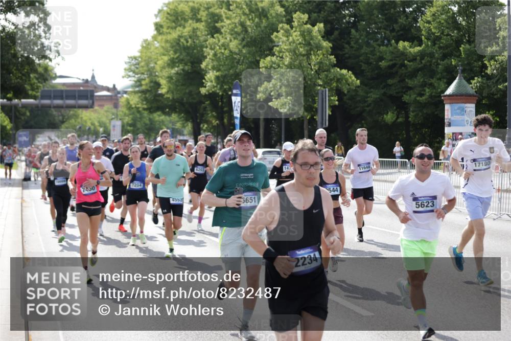 29.06.2025 - hella hamburg halbmarathon Jannik Wohlers http://msf.ph/oto/8232487 29.06.2025 09:52:47 Lombardsbrücke 1012, 1391, 1558, 1735, 1759, 2048, 2213, 2234, 2590, 2970, 3304, 3907, 3928, 4091, 4553, 4997, 5022, 5132, 5623, 5624, 6081, 6152, 6203, 6712, 7093, 7147, 7204, 7450, 7765, 8063, 8145, 8664, 8694, 8704, 8722, 8819, 9232, 9305, 9534, 9538, 9540, 9544, 9585, 9794, 10208, 10211, 10216, 10246, 10313, 11094, 11153, 11291, 11469, 11648, 12035, 12154, 12643, 12685, 12783, 12966, 13015, 13051, 13303, 13690, 13709, 13782, 14351, 14690, 14794, 15651, 15803, 15900, 16617 meine-sportfotos.de