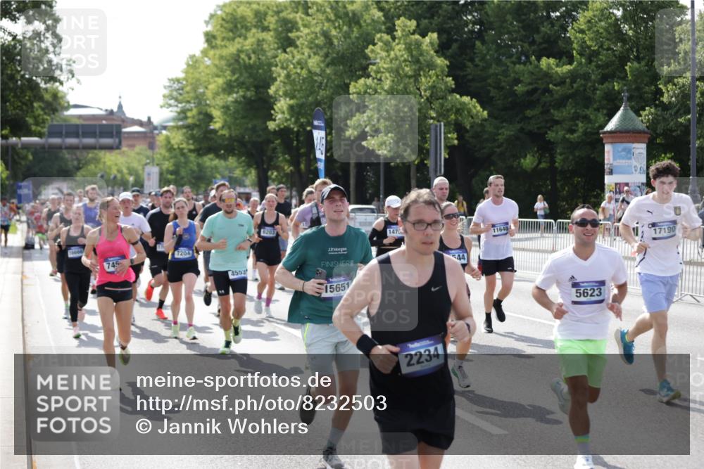 29.06.2025 - hella hamburg halbmarathon Jannik Wohlers http://msf.ph/oto/8232503 29.06.2025 09:52:47 Lombardsbrücke 1012, 1391, 1558, 1735, 1759, 2048, 2213, 2234, 2590, 2970, 3304, 3907, 3928, 4091, 4553, 4997, 5022, 5132, 5623, 5624, 6081, 6152, 6203, 6712, 7093, 7147, 7204, 7450, 7765, 8063, 8145, 8664, 8694, 8704, 8722, 8819, 9232, 9305, 9534, 9538, 9540, 9544, 9585, 9794, 10208, 10211, 10216, 10246, 10313, 11094, 11153, 11291, 11469, 11648, 12035, 12154, 12643, 12685, 12783, 12966, 13015, 13051, 13303, 13690, 13709, 13782, 14351, 14690, 14794, 15651, 15803, 15900, 16617 meine-sportfotos.de